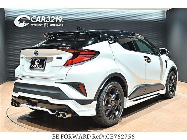 2023 Toyota C-HR — Photo 2