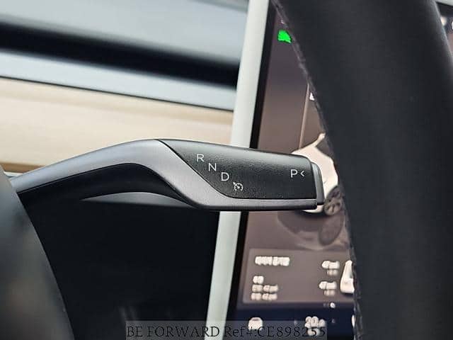 2025 Tesla Model Y — Photo 8