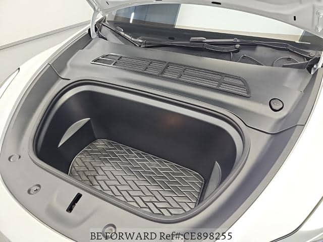 2025 Tesla Model Y — Photo 5