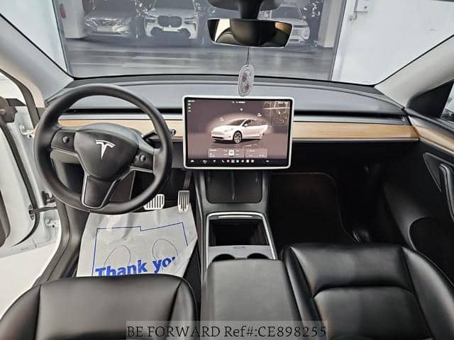 2025 Tesla Model Y — Photo 7