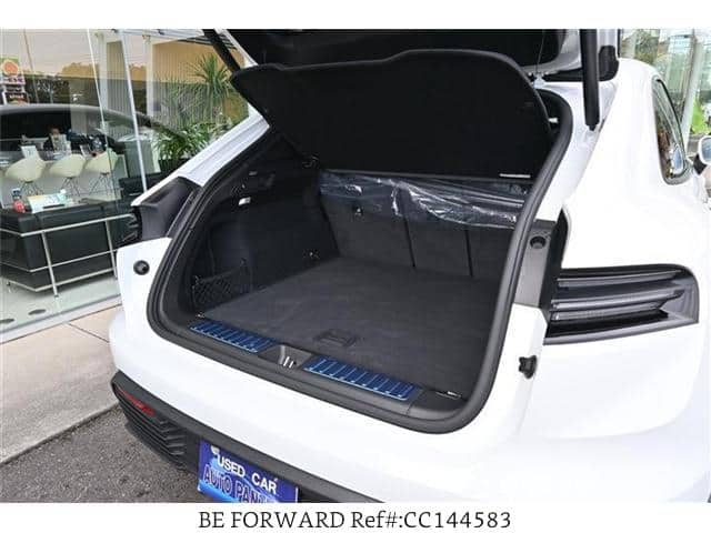2025 Porsche MACAN — Photo 16