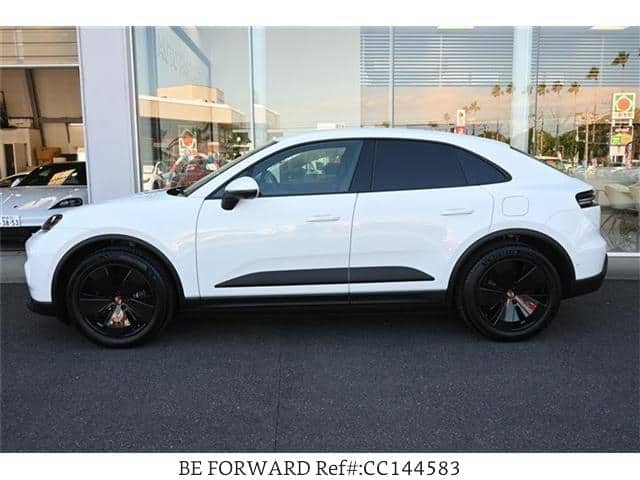 2025 Porsche MACAN — Photo 2